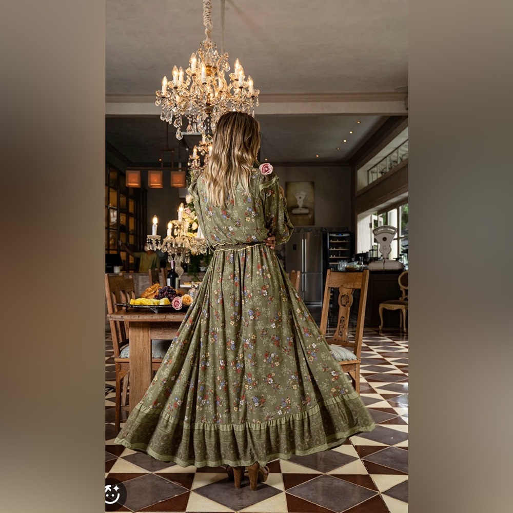 Tulle & Batiste Grace Maxi dress in Olive, 100%
Rayon Crepe Handmade - Picture 3 of 9